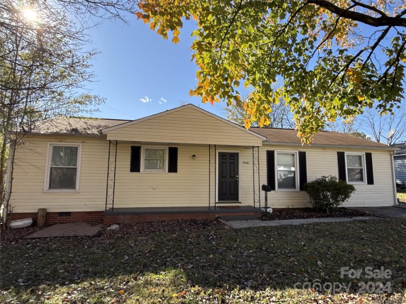 Property image 2 at 2908 Bellaire Drive, Charlotte, NC 28216