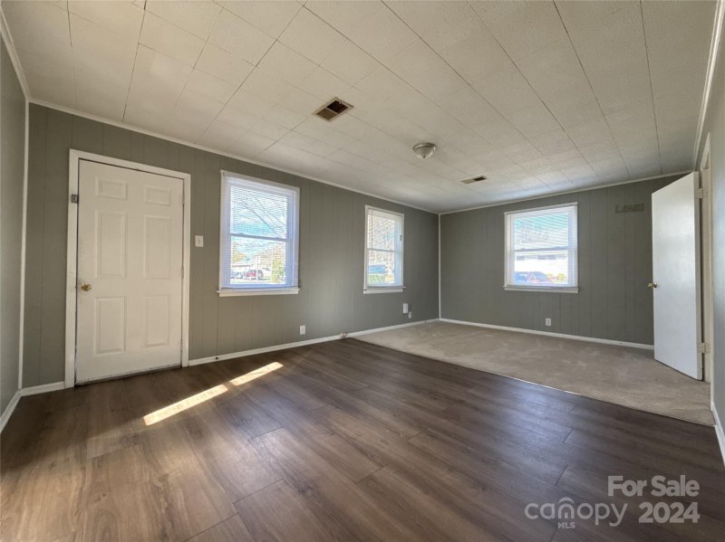 Property image 4 at 2908 Bellaire Drive, Charlotte, NC 28216