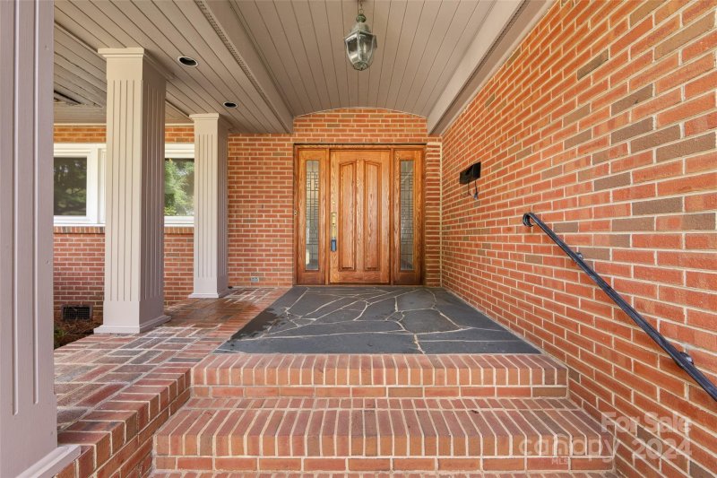 Property image 4 at 3239 Foxcroft Road, Charlotte, NC 28211