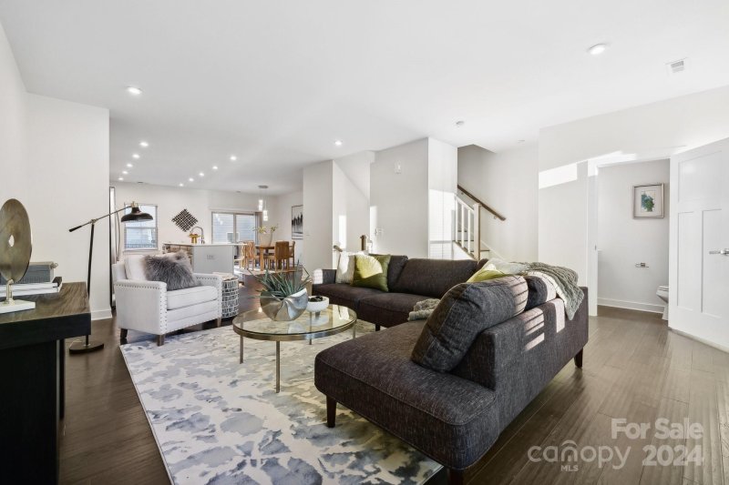 Property image 4 at 1916 Catkin Lane, Charlotte, NC 28205