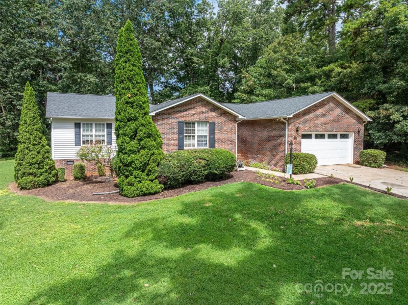 Hillcrest Acres, Lincolnton Community
