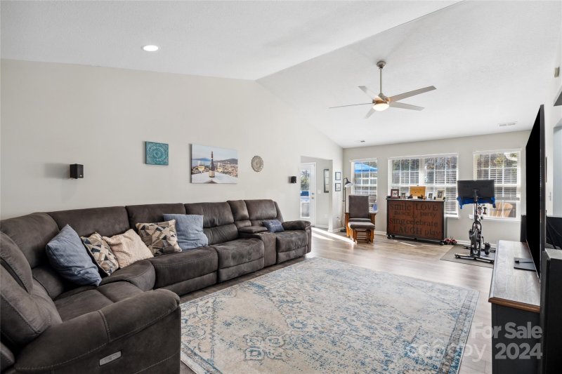 Property image 4 at 154 Wiltshire Circle, Fletcher, NC 28732