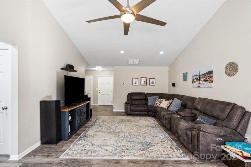 Property image 5 at 154 Wiltshire Circle, Fletcher, NC 28732