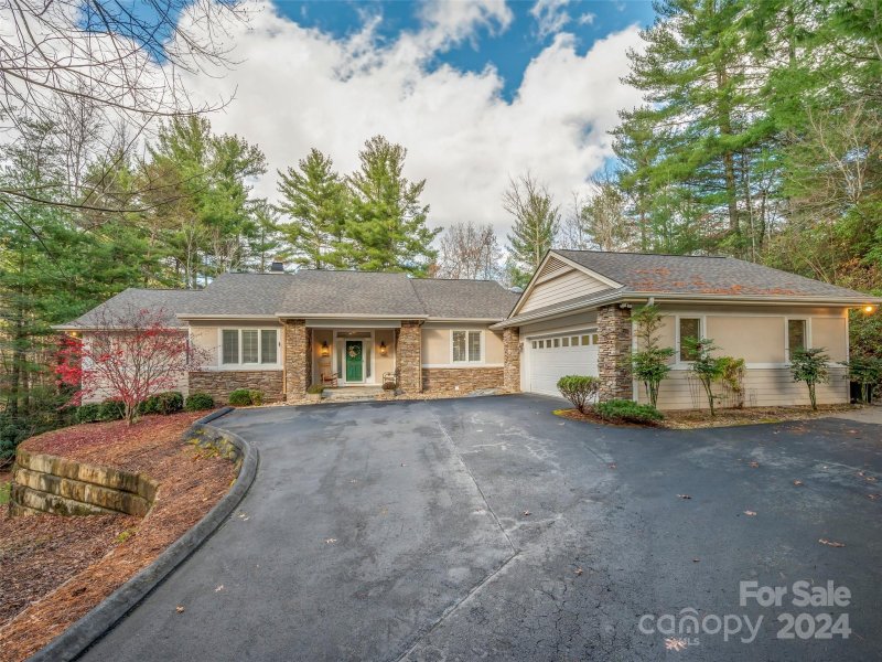 Property image 2 at 316 Sweetbriar Drive, Hendersonville, NC 28739