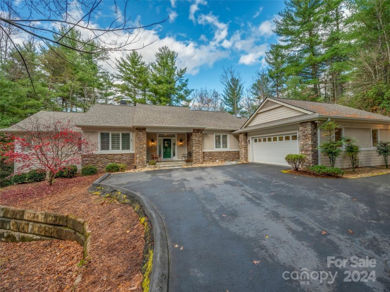 Property image 3 at 316 Sweetbriar Drive, Hendersonville, NC 28739