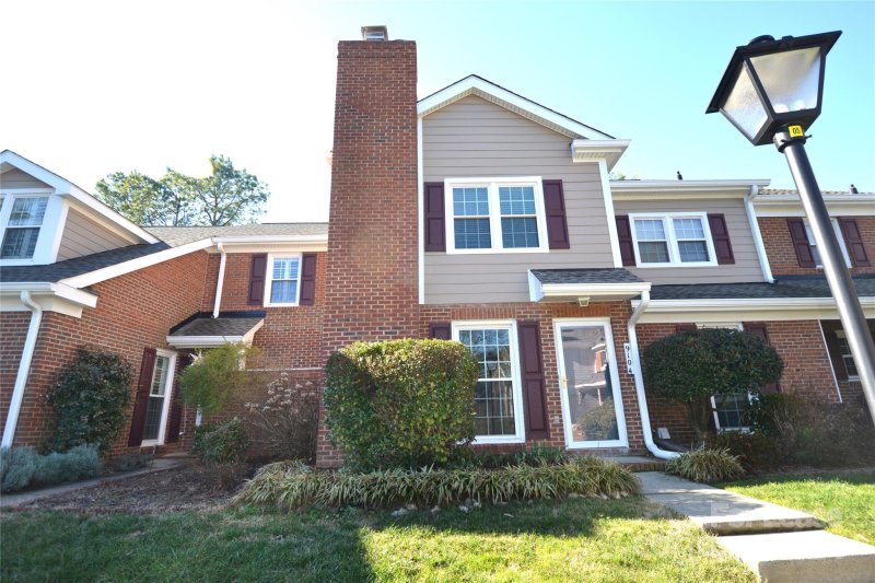 9104 Vicksburg Park Court