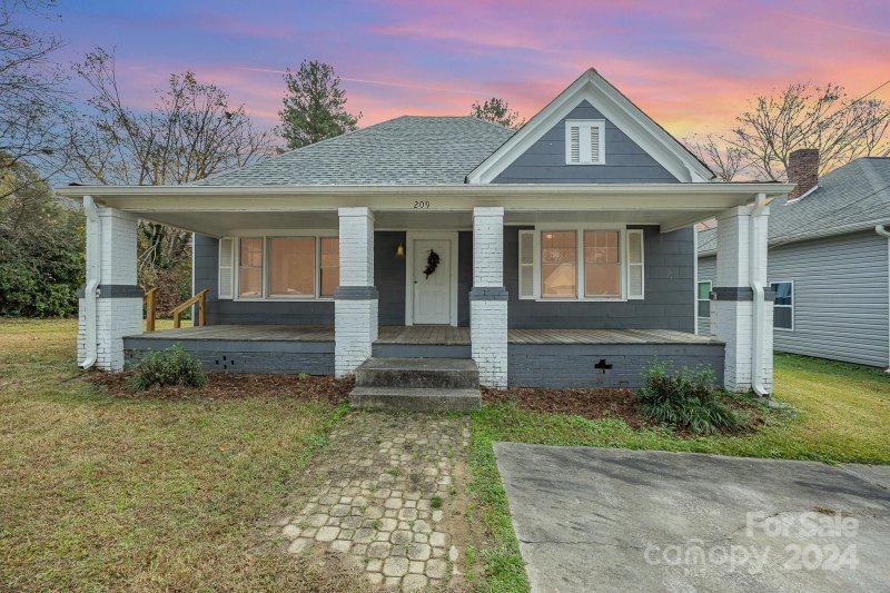 209 N Yadkin Avenue