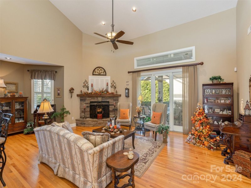 Property image 5 at 132 Towne Place Drive, Hendersonville, NC 28792