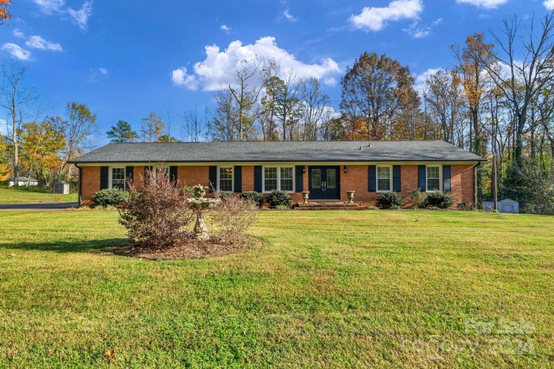 Property image 2 at 3704 Pinecrest Drive, Gastonia, NC 28056