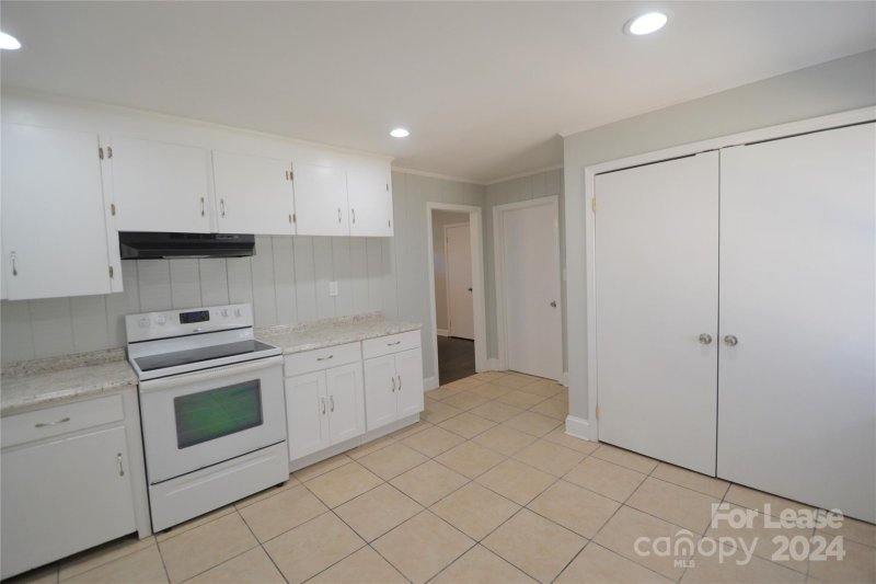 Property image 5 at 3844 Crestridge Drive, Charlotte, NC 28217