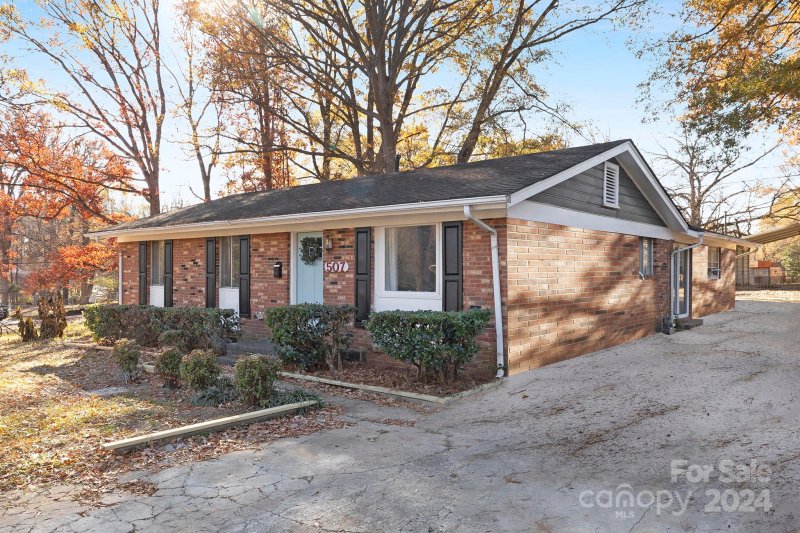 Property image 2 at 507 Kentbrook Drive, Charlotte, NC 28213