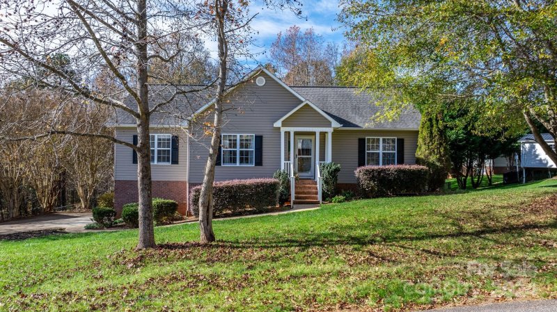Property image 2 at 3827 26th Street Drive, Hickory, NC 28601