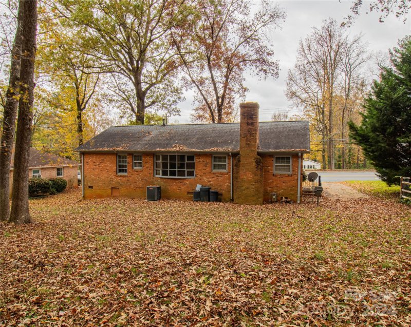 Property image 5 at 7423 Idlewild Road, Charlotte, NC 28212