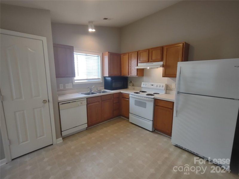 Property image 3 at 1139 Hipp Road, Charlotte, NC 28216