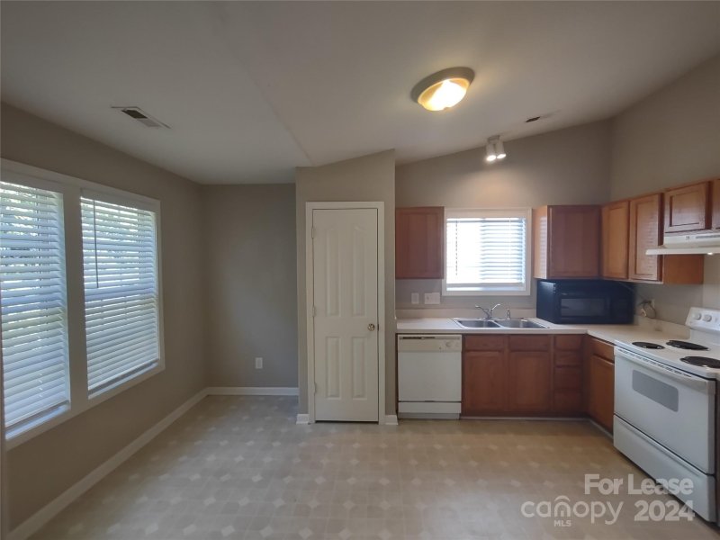 Property image 4 at 1139 Hipp Road, Charlotte, NC 28216