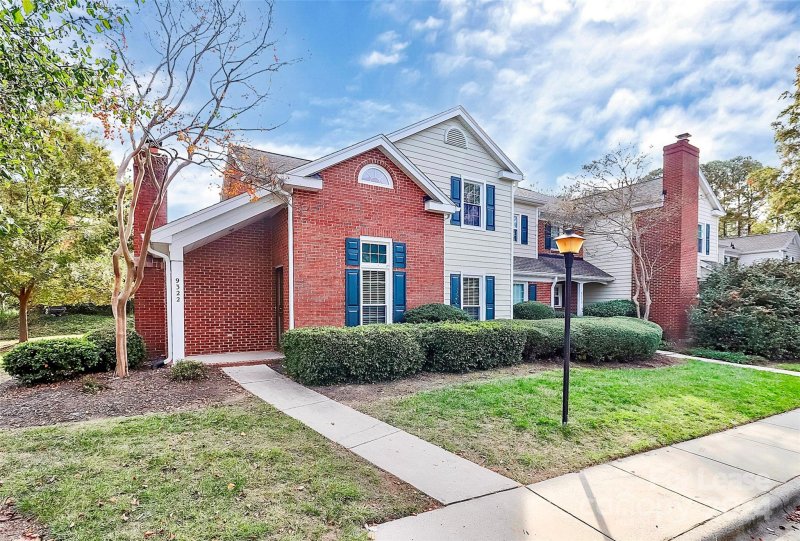 9322 Kings Falls Drive