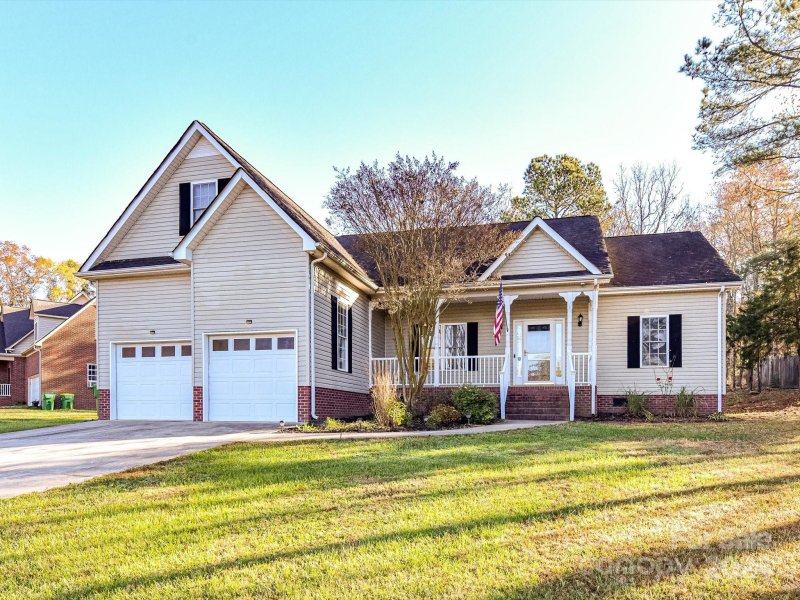 Property image 2 at 827 Hathcock Glen Drive, Oakboro, NC 28129