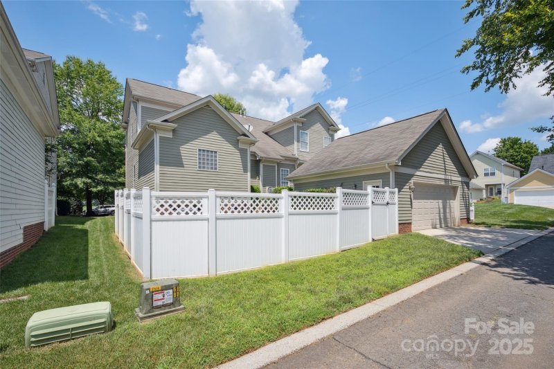 Property image 4 of 14632 Holly Springs Drive in Monteith Park, Huntersville, NC 28078