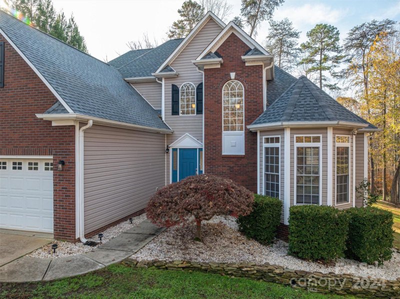 Property image 3 at 711 Crystal Lynn Drive, Lowell, NC 28098