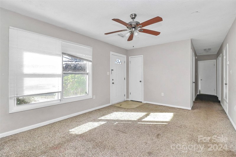 Property image 3 at 725 Lightspun Lane, Charlotte, NC 28216