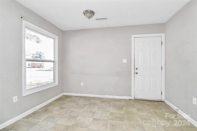 Property image 4 at 725 Lightspun Lane, Charlotte, NC 28216