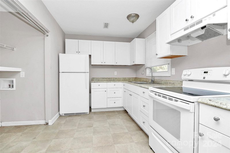 Property image 5 at 725 Lightspun Lane, Charlotte, NC 28216