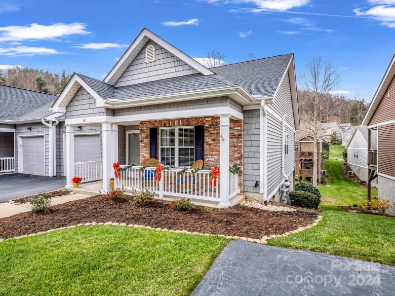 Property image 2 at 38 Old Creek Lane, Hendersonville, NC 28739