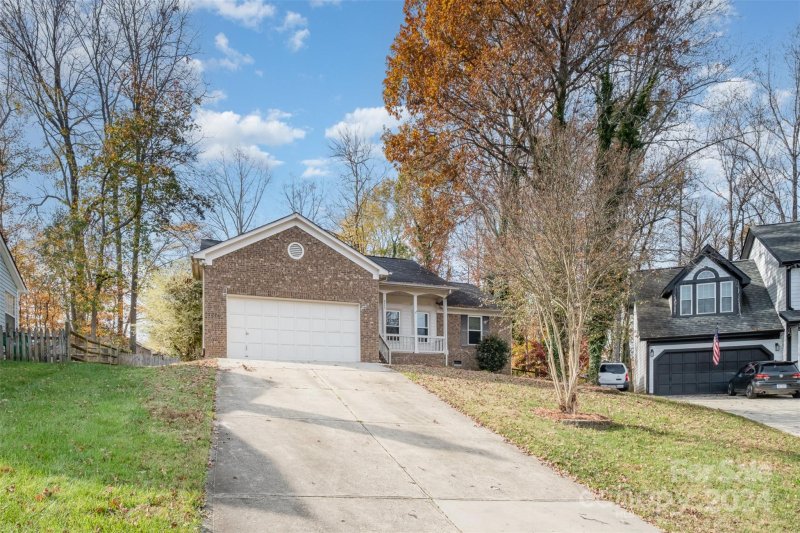 Property image 3 at 8537 Woodford Bridge Drive, Charlotte, NC 28216