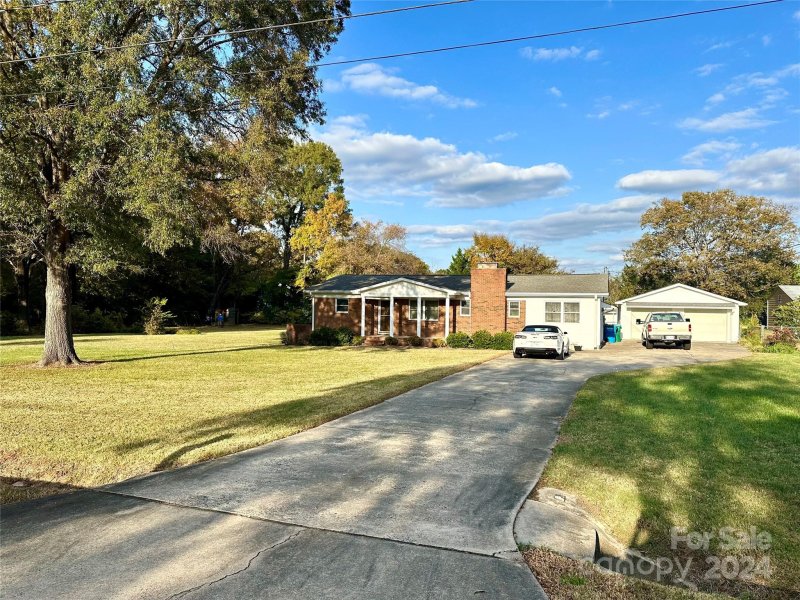 Property image 2 at 800 Patricia Avenue, Harrisburg, NC 28075