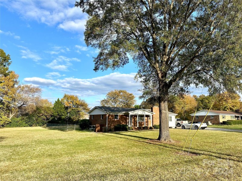 Property image 3 at 800 Patricia Avenue, Harrisburg, NC 28075