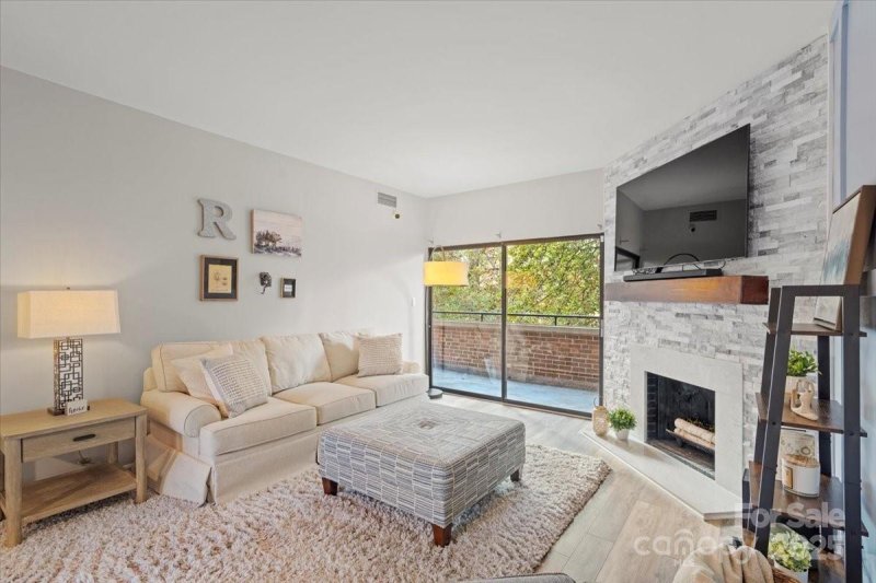 Property image 2 at 224 N Poplar Street, Charlotte, NC 28202