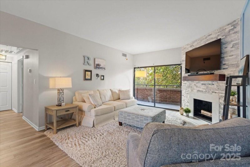 Property image 3 at 224 N Poplar Street, Charlotte, NC 28202