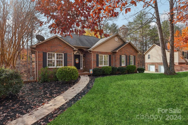 Property image 2 at 818 17th Avenue Drive, Hickory, NC 28602