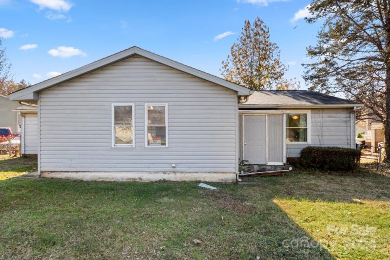 Property image 2 at 2000 Lilly Pond Court, Charlotte, NC 28273