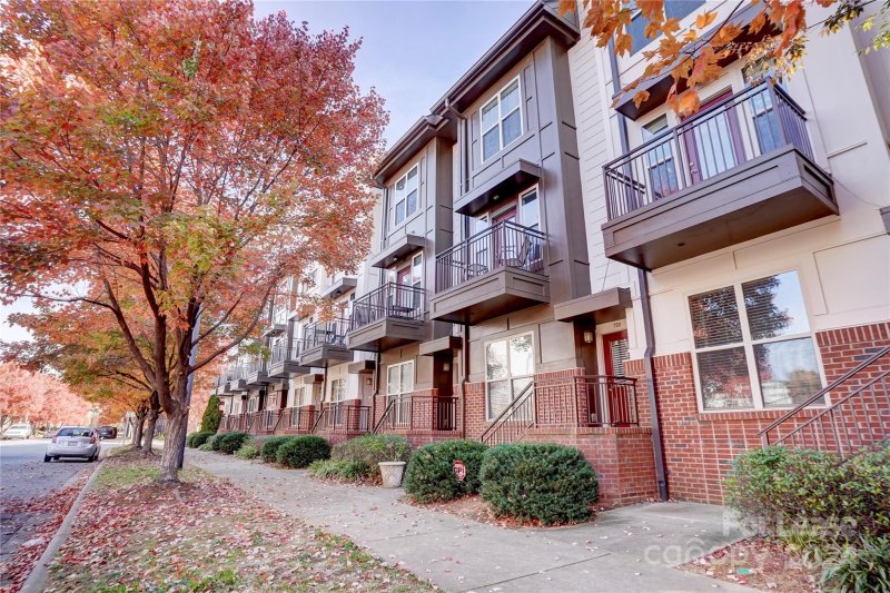 Property image 3 at 720 Seigle Point Drive, Charlotte, NC 28204