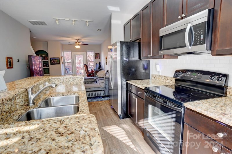 Property image 5 at 720 Seigle Point Drive, Charlotte, NC 28204