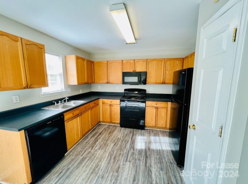 Property image 2 at 7116 Henderson Valley Lane, Charlotte, NC 28269