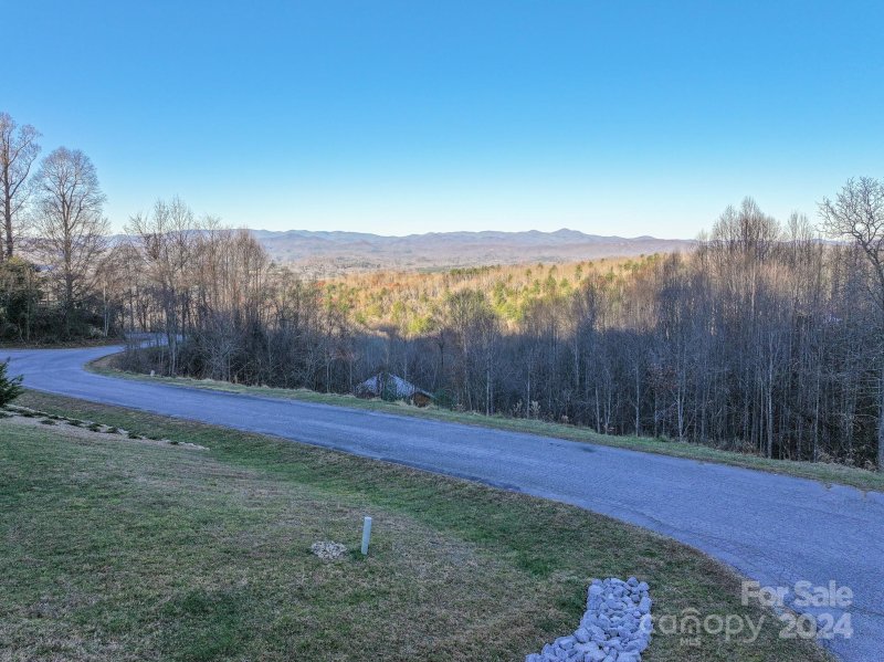 Property image 3 at 221 Coopers Drive, Hendersonville, NC 28739