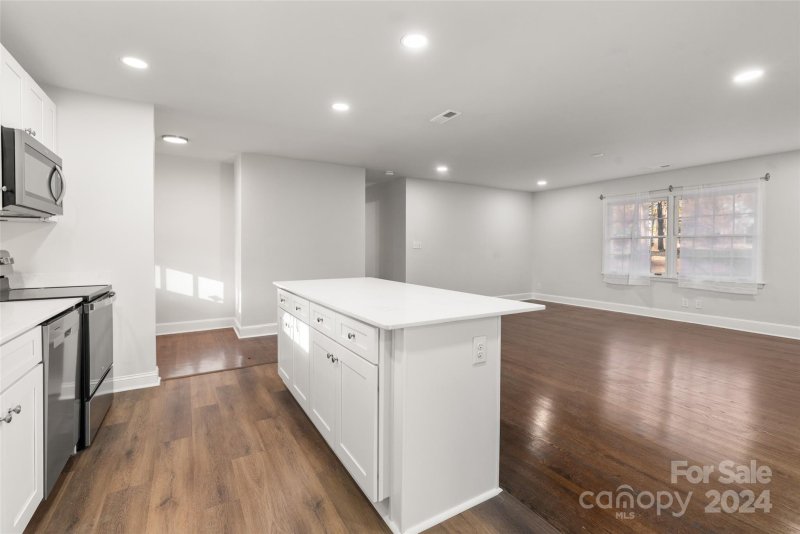 Property image 3 at 140 Summerlea Drive, Charlotte, NC 28214