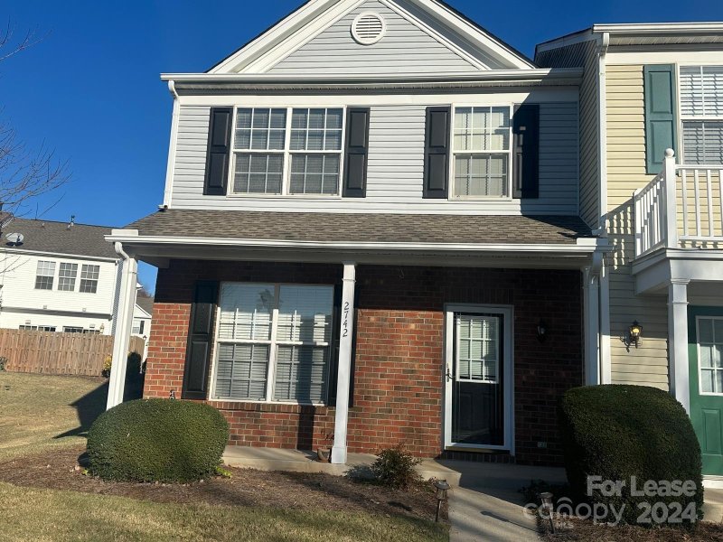 2742 Thornbush Court