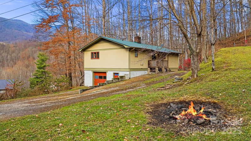 Property image 2 of 347 Knob Hill Estates Road in Knob Hill, Sylva, NC 28779