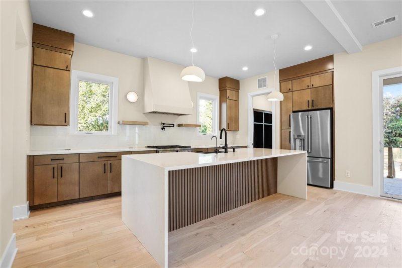 Property image 2 at 2001 Arnold Drive, Charlotte, NC 28205