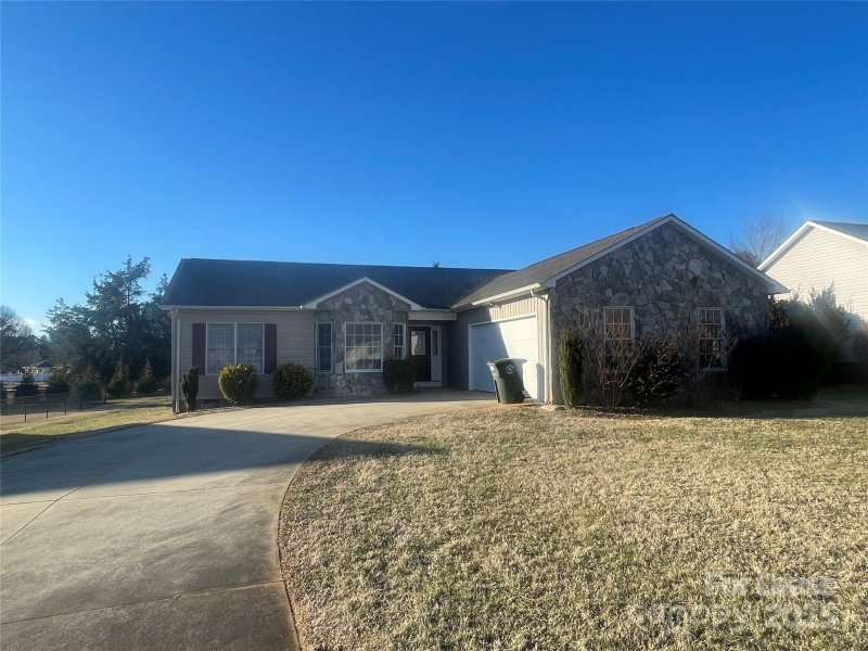 Property image 2 at 1444 Farmington Hills Drive, Conover, NC 28613