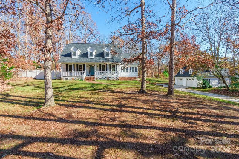 1882 Sardis Drive
