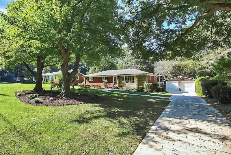 Property image 3 at 3319 Driftwood Drive, Charlotte, NC 28205