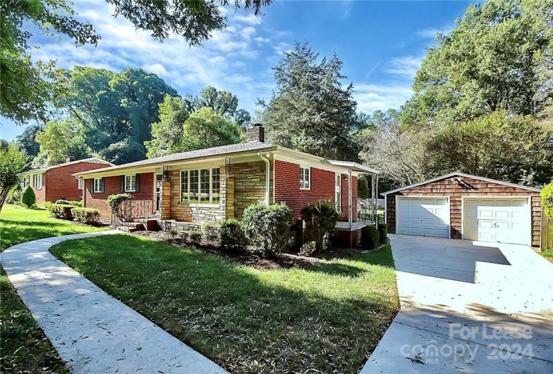 Property image 4 at 3319 Driftwood Drive, Charlotte, NC 28205