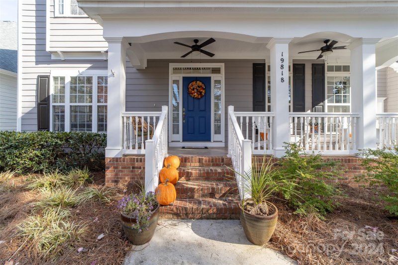 Property image 2 at 19818 Wooden Tee Drive, Davidson, NC 28036