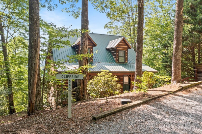 945 Wagon Ridge Lane