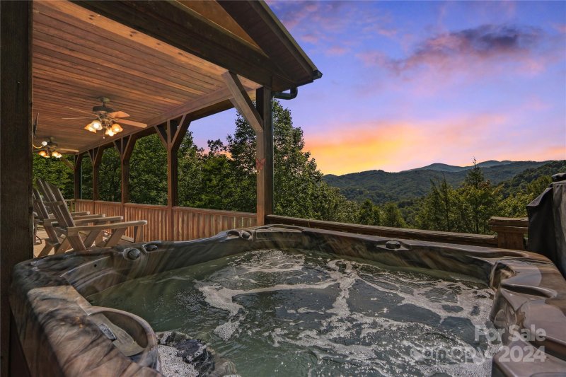 Property image 2 at 945 Wagon Ridge Lane, Ferguson, NC 28624