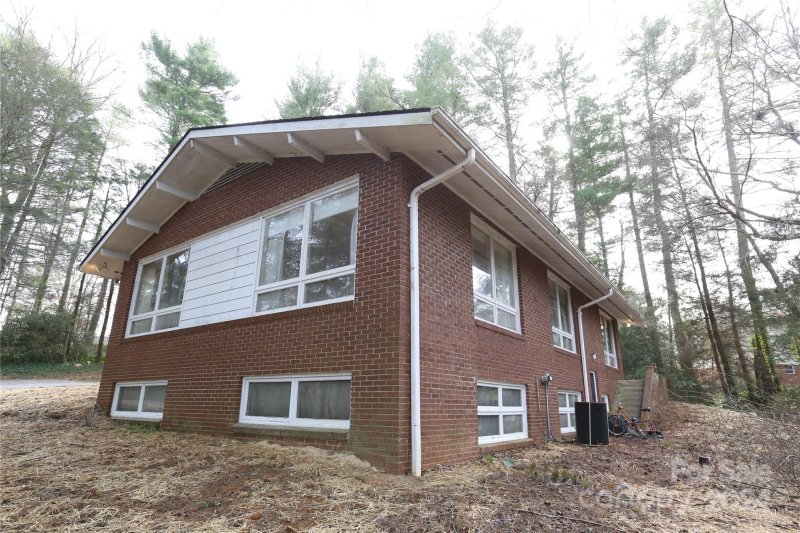 Property image 3 at 340 Balsam Road, Hendersonville, NC 28792